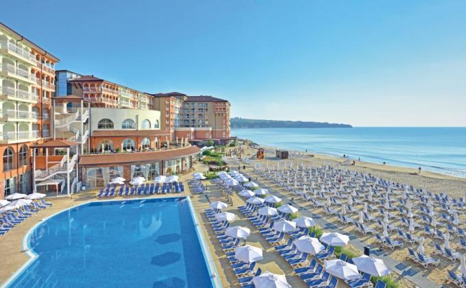 Sol Luna Bay Resort