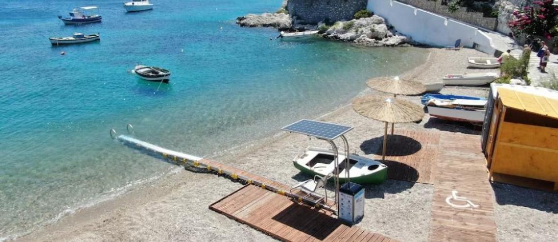 Plage accessible en fauteuil roulant en Grèce - SeaTrac