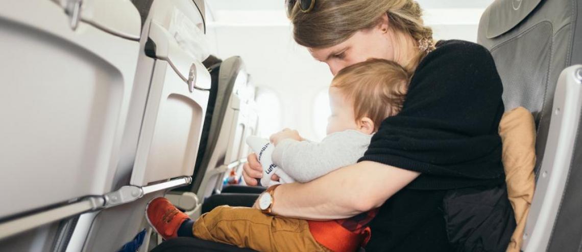 bébé dans l'avion